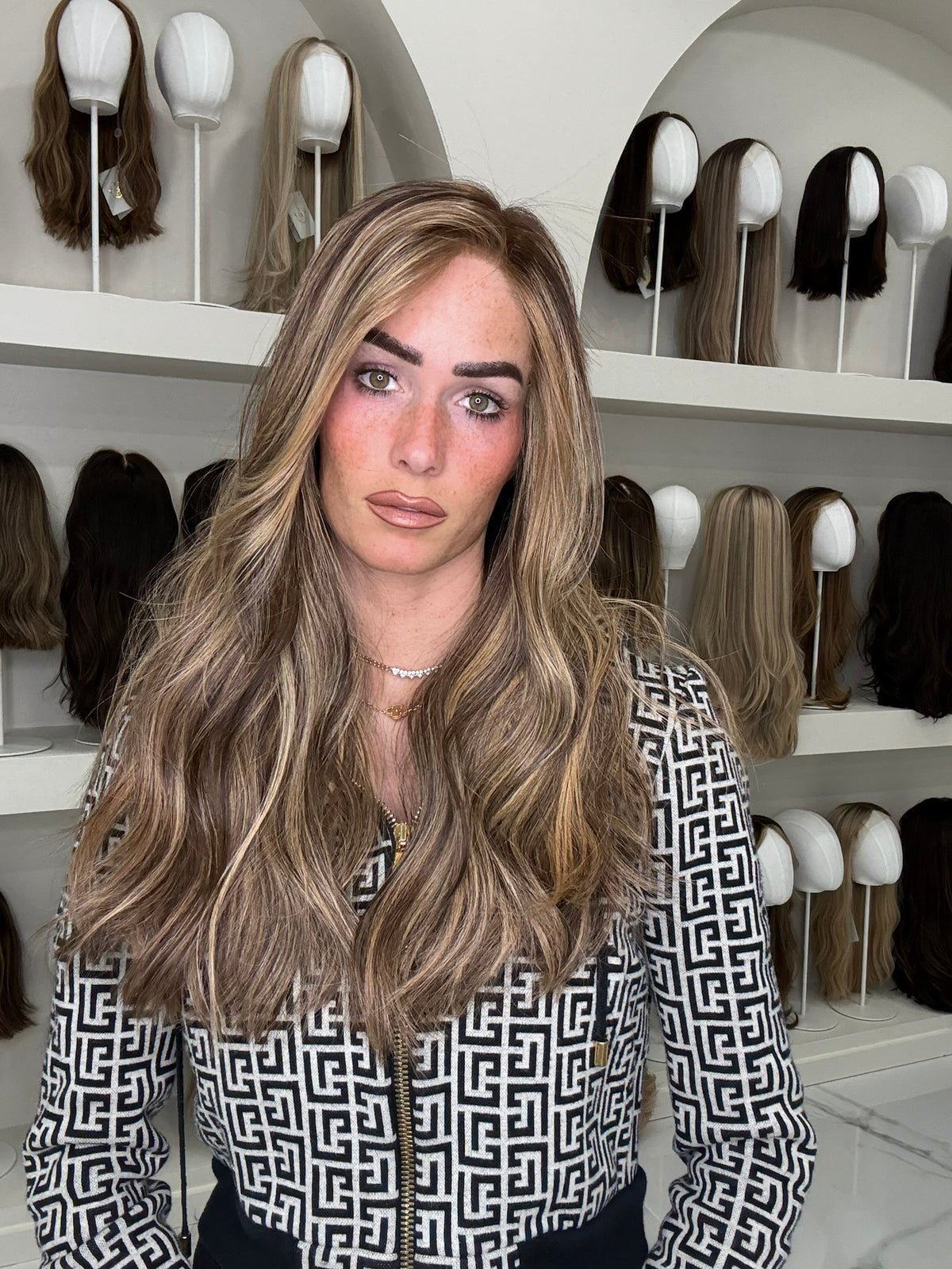Beka 015 | Light brown with blonde balayage and short roots