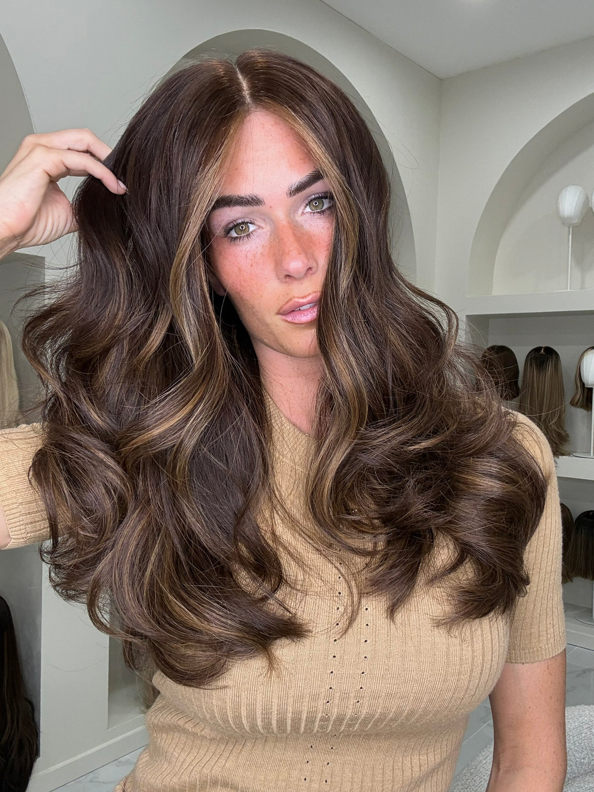 Beka 025 | Brown with honey highlights
